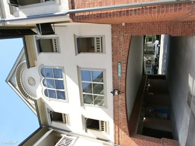 Building Photo - 1 br, 1 bath Apartment - 36 W Russell St