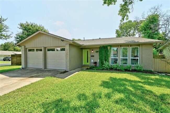 Building Photo - 2301 Village Cir