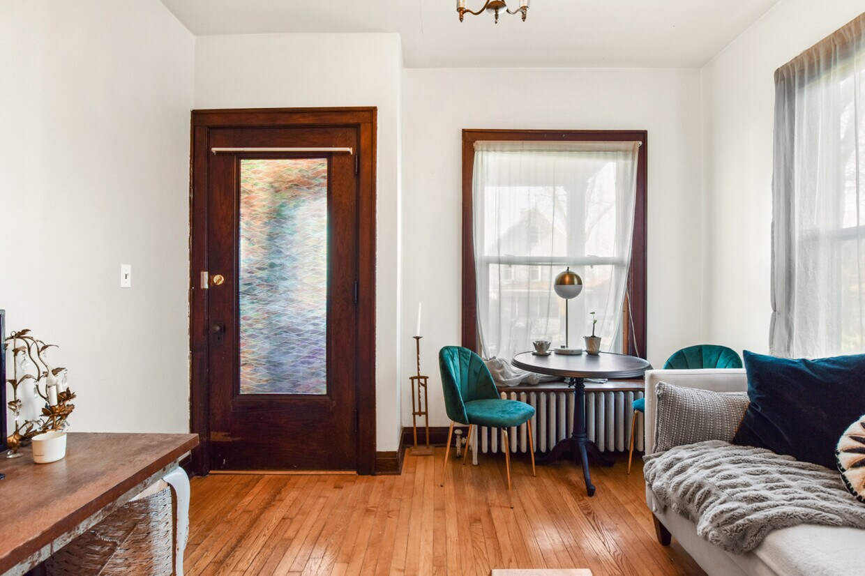 Primary Photo - 1135 Williamson St