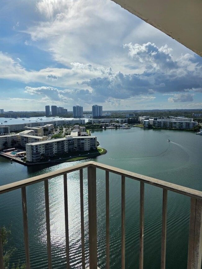 Foto del edificio - 18151 NE 31st Ct