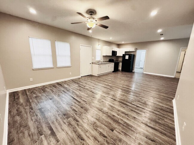 Building Photo - 1219 N 44th St