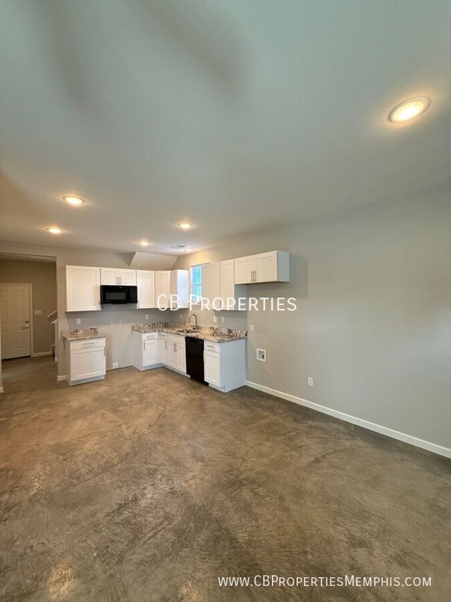 Building Photo - 1046 Greenlaw Ave