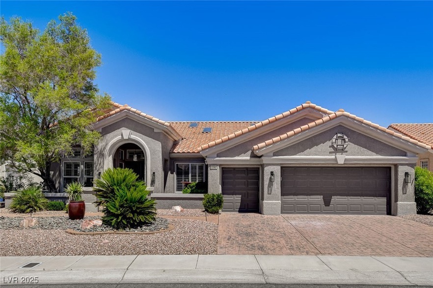 Foto principal - 2240 Sun Cliffs St