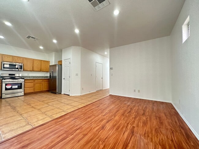 Building Photo - 10541 Kivas Ct