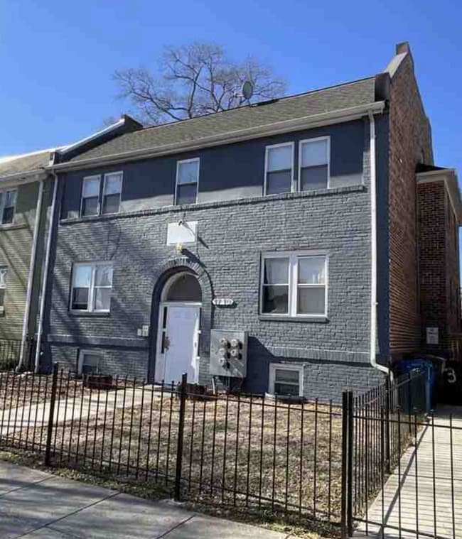 Building Photo - 1710 Trinidad Ave NE