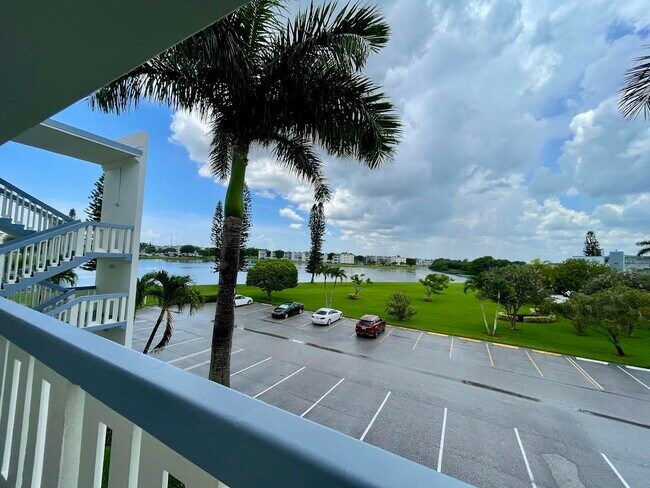 Foto del edificio - 3044 Yarmouth E