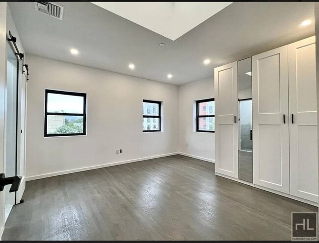 Building Photo - STEINWAY STREET