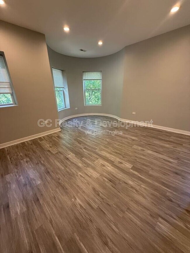 Foto del edificio - 4753 S St Lawrence Ave