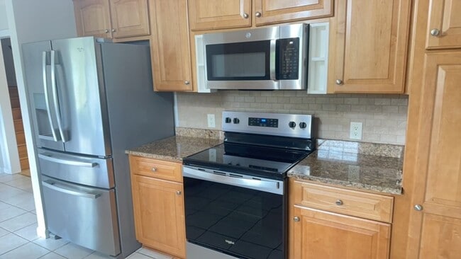 Building Photo - Spacious Home in Blacksburg (Available NOW)