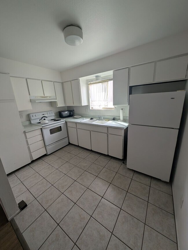 Foto del edificio - 4 Plex - Two Bedroom and 1 Bath Unit for Rent