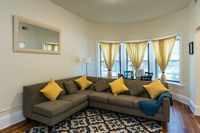 Foto del edificio - 1463 Beacon St