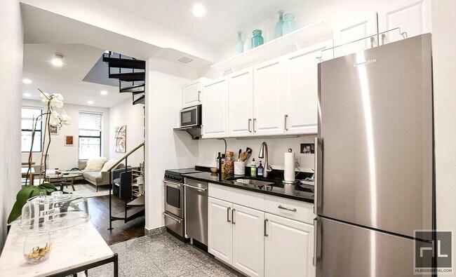 Building Photo - Bright Flex 2BR/2 BA Duplex in Kips Bay - ...