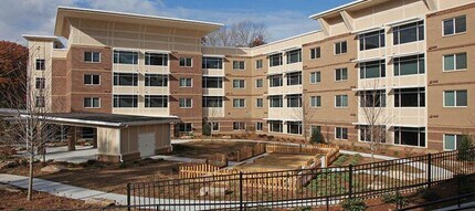 Building Photo - 1901 Myrtle Dr SW