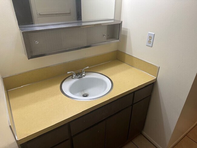 Foto del edificio - Meadow lane condo, South Ogden