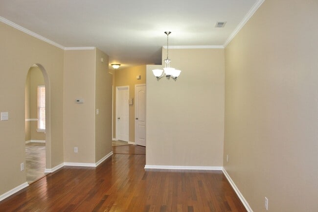 Foto del edificio - MUST SEE!! 3 Bedroom Townhome with Fenced ...
