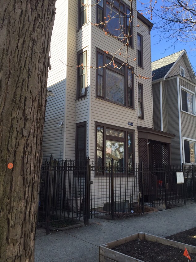Primary Photo - 2611 W Cortland St
