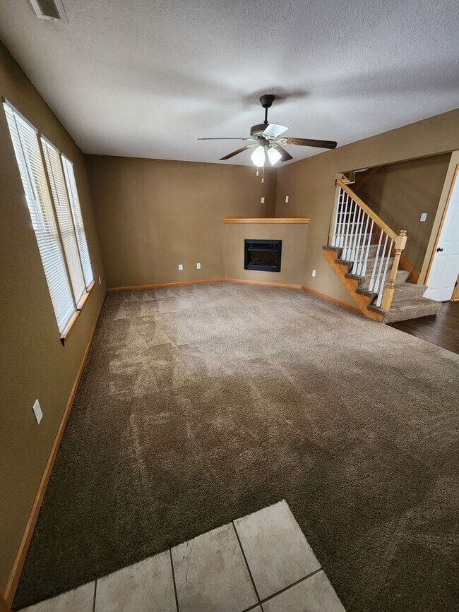 Building Photo - 3 Bedroom, 2.5 Bath Home in Grain Valley, MO!
