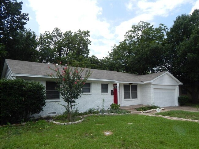 Building Photo - 1206 Alamo Ln