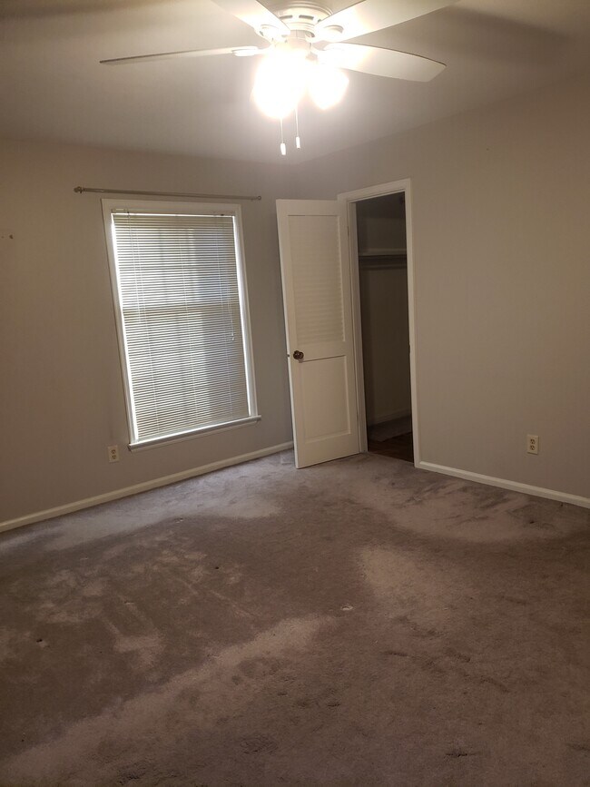 Dormitorio principal - vestidor - suelo antiguo - 1319 W Daytona Dr