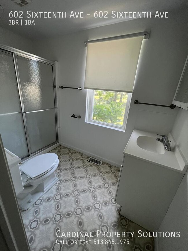 Foto del edificio - Spacious 3 Bedroom Townhome with 2 Full Ba...