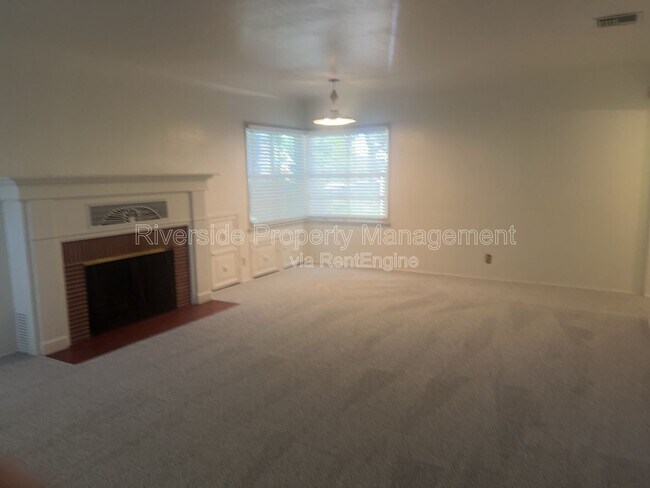 Foto del edificio - 4060 Rice Rd
