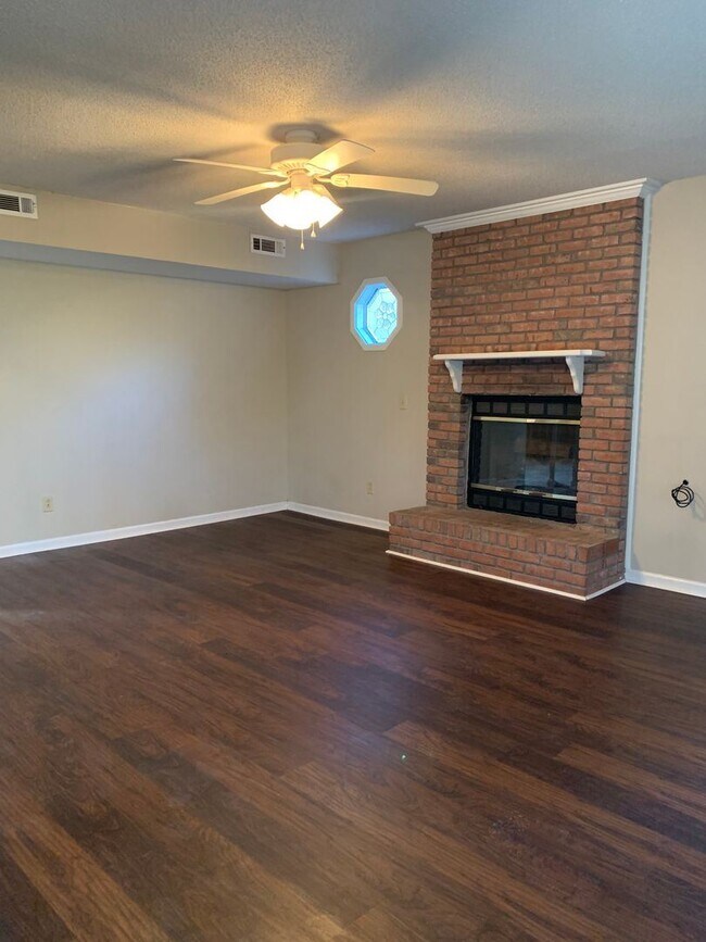 Foto del edificio - 3 br, 2.5 bath House - 208 Omega Cir