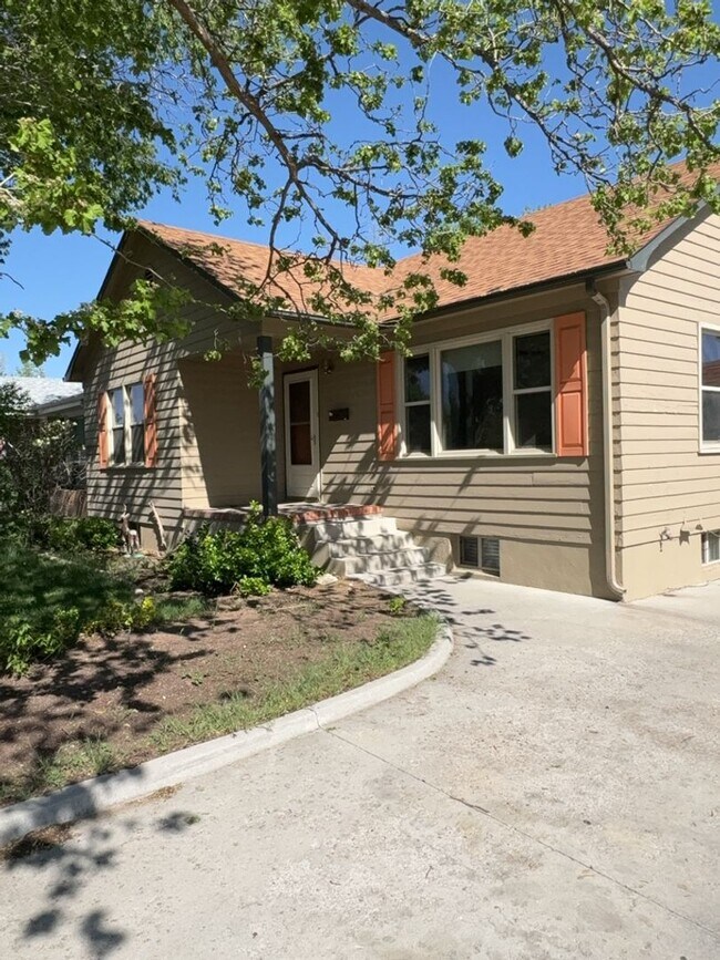 Foto del edificio - 3 Bed 2 Bath Cottage in Greeley