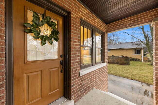 Building Photo - 909 Webster Ave