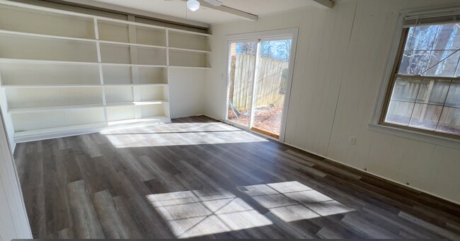 Building Photo - 4 BR / 2.5 BA Townhome in Blacksburg, Available For Fall 2026