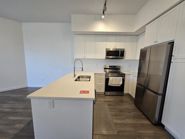 Photo du bâtiment - 15738-15785 85 Ave