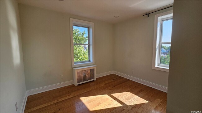 Building Photo - 105-38 64th Rd