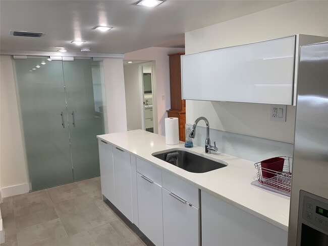 Foto del edificio - 1000 Parkview Dr