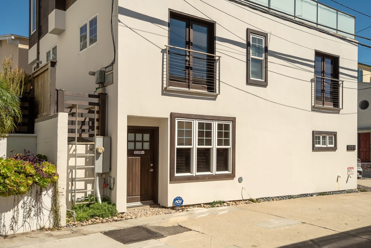 3316 Crest Dr Unit 1, Manhattan Beach, CA 90266 Apartments in