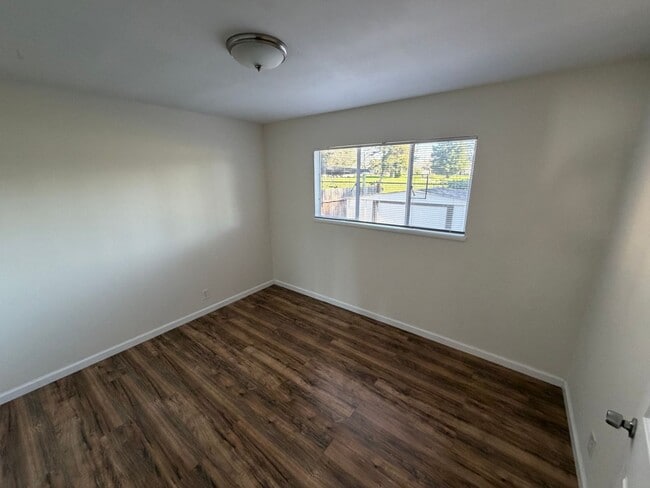 Building Photo - Harvard Ave