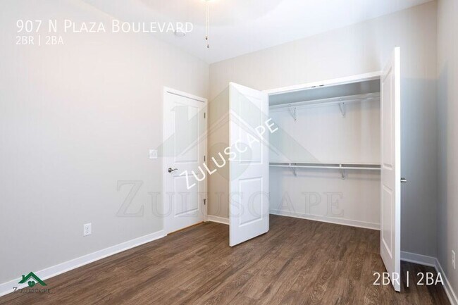 Foto del edificio - 907 North Plaza Drive