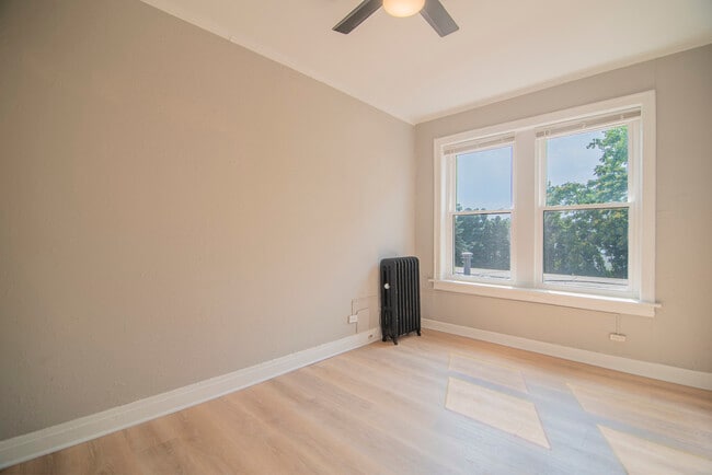 Foto del edificio - 1414 W Pratt Blvd
