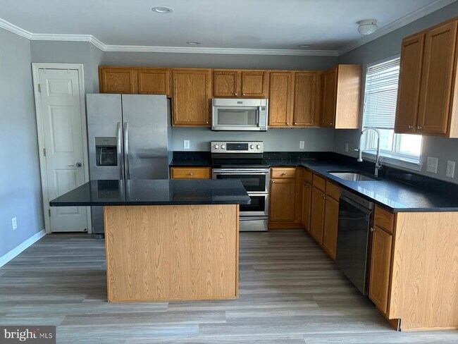 Building Photo - 46 Lisa Dr