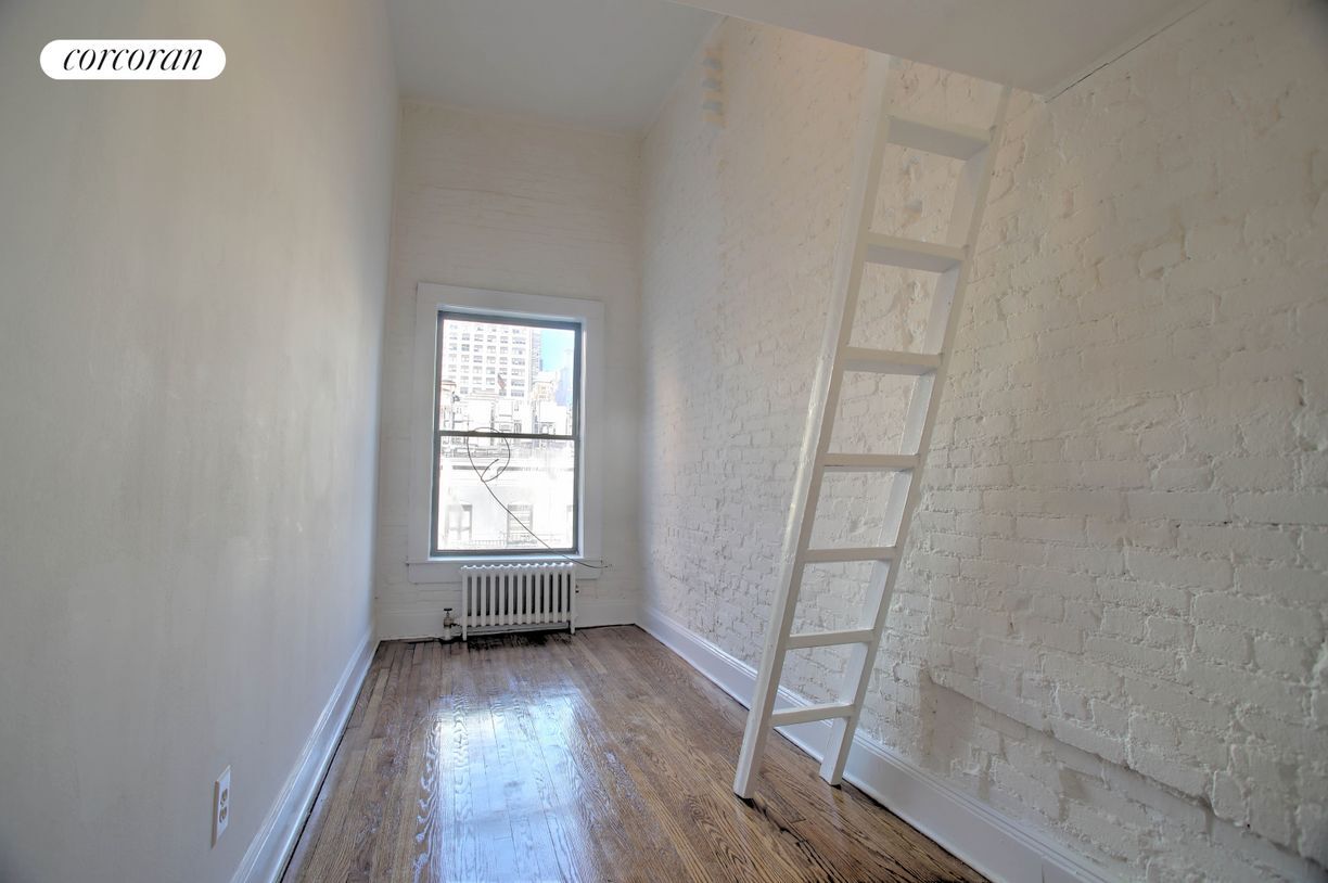 Foto principal - 304 W 30th St