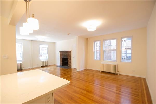 Foto del edificio - 3447 Knox Pl