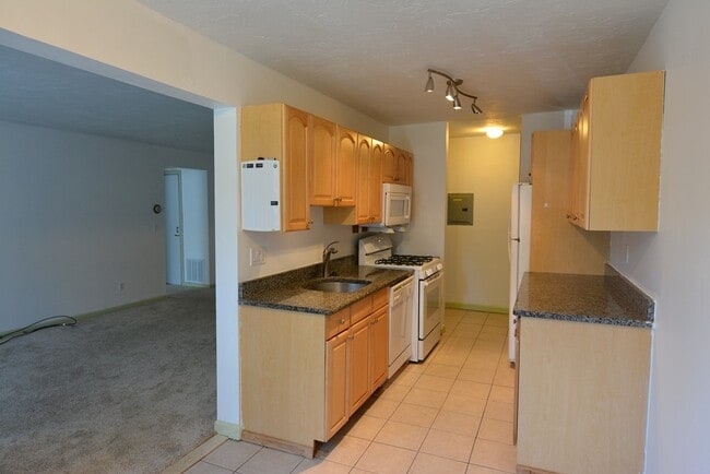Building Photo - 36 Shrewsbury Green Dr