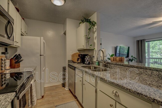 Building Photo - 28 Woodland Hills Dr