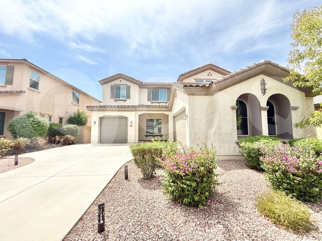 Primary Photo - 1943 E Canyon Way