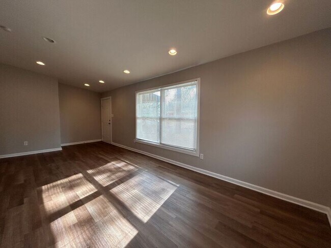 Foto del edificio - 1140 Daniel Dr