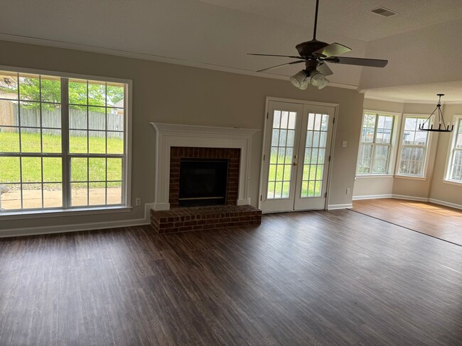 Building Photo - 1346 Pendulum Dr N