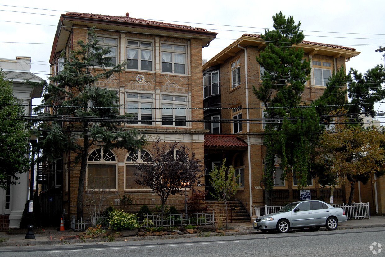 Building Photo - The Dover Apartments