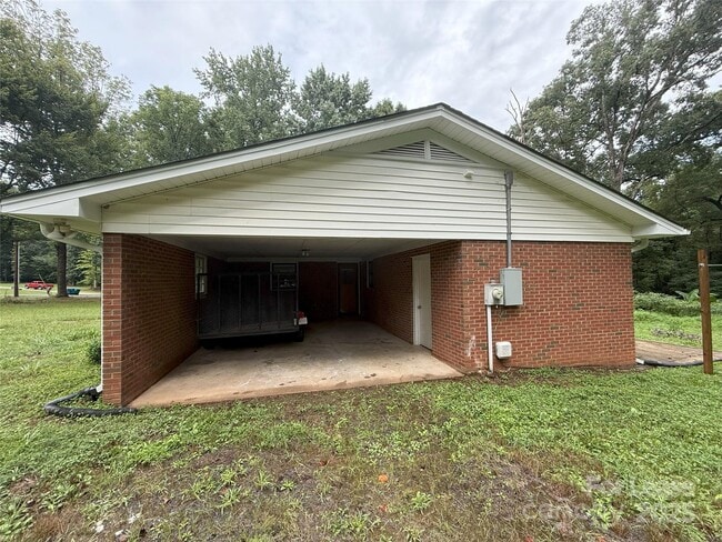 Building Photo - 4001 Peggy Ln