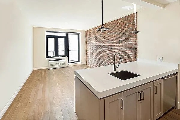 Building Photo - 5-36 47th Rd