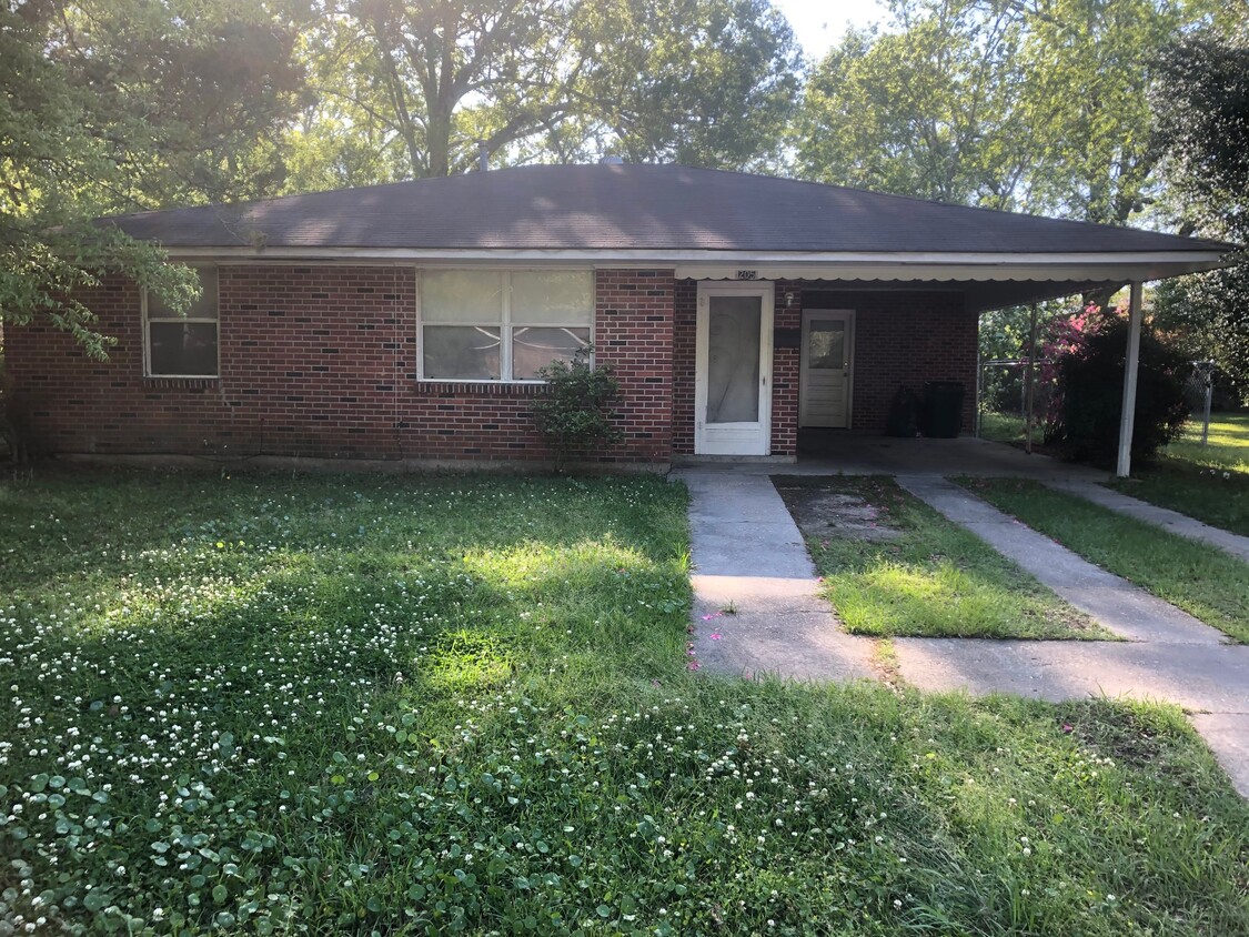 Primary Photo - 205 Maple St