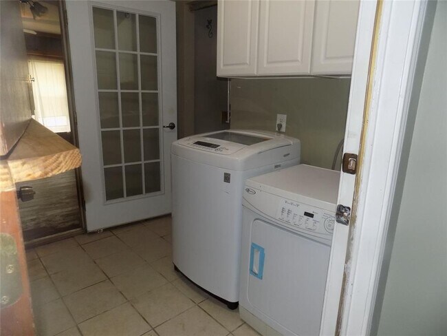 Building Photo - 209 Oak Crest Ln