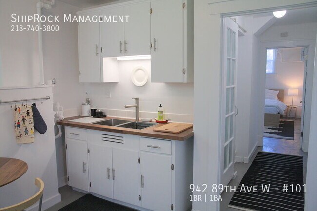 Foto del edificio - 942 89th Ave W